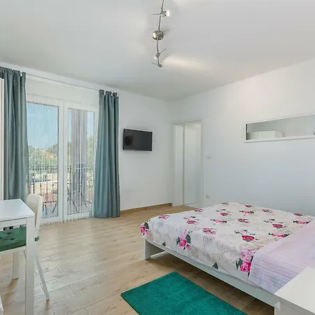Guest house Complex Jelena 3*